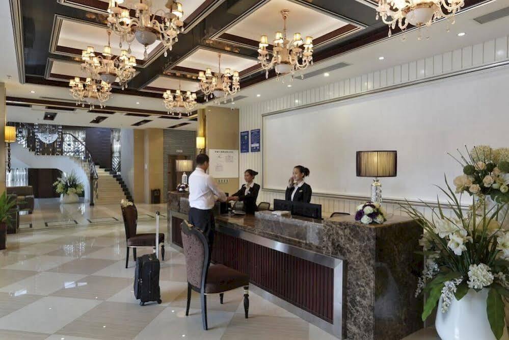 Цюнхай: Wenhua Herton Hotel