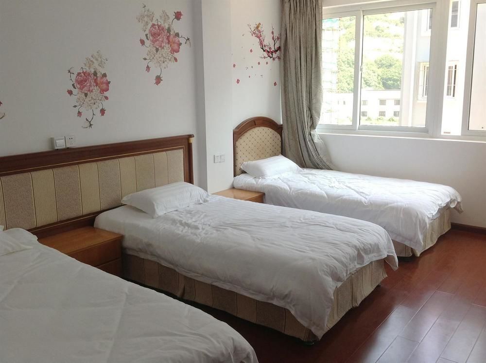 Чжоушань: Putuo Mountain Zitaomingyue Inn
