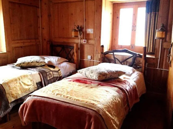 Шангри-Ла: Shangri-La Skyside Inn