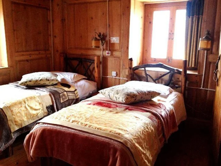 Шангри-Ла: Shangri-La Skyside Inn