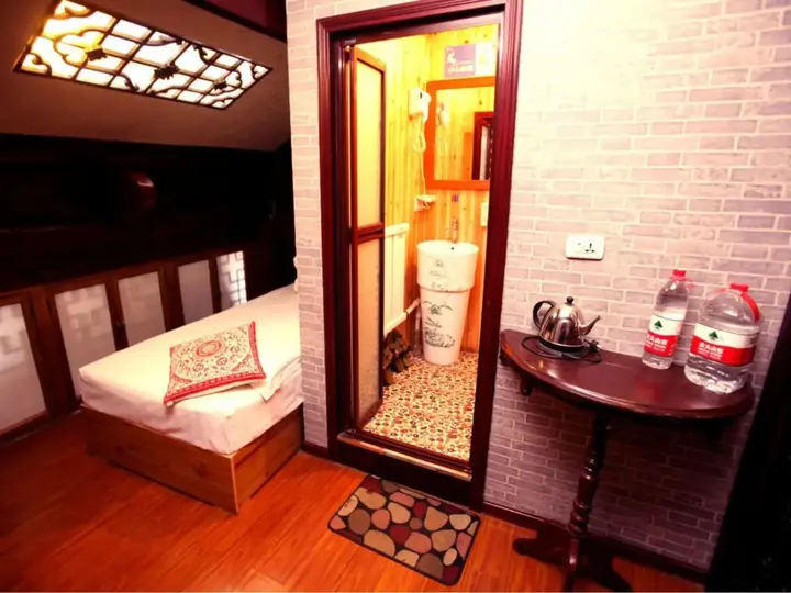 Цзиньчжун: Baichanghong Inn
