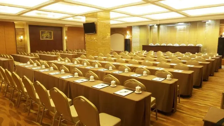 Инкоу: Lihua International Hotel