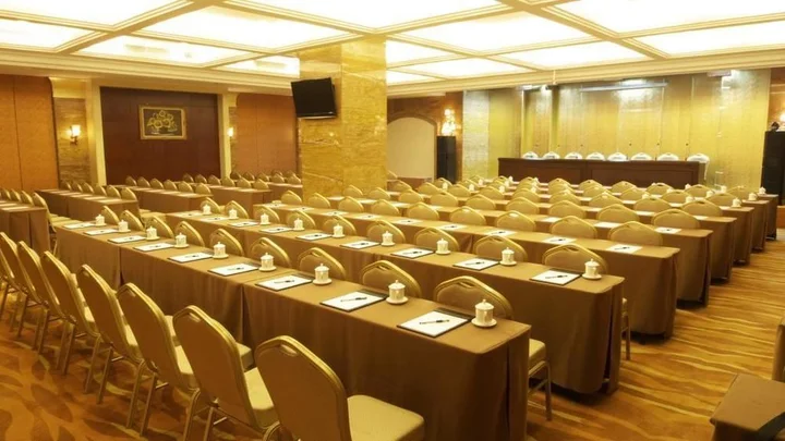 Инкоу: Lihua International Hotel