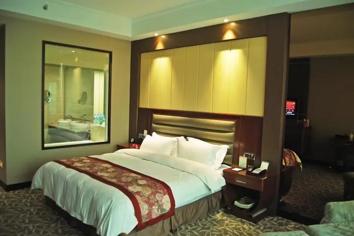 Инкоу: Lihua International Hotel