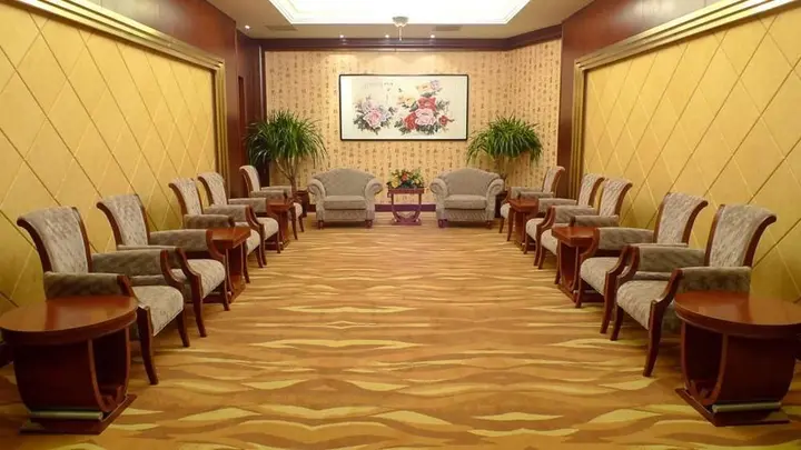 Инкоу: Lihua International Hotel