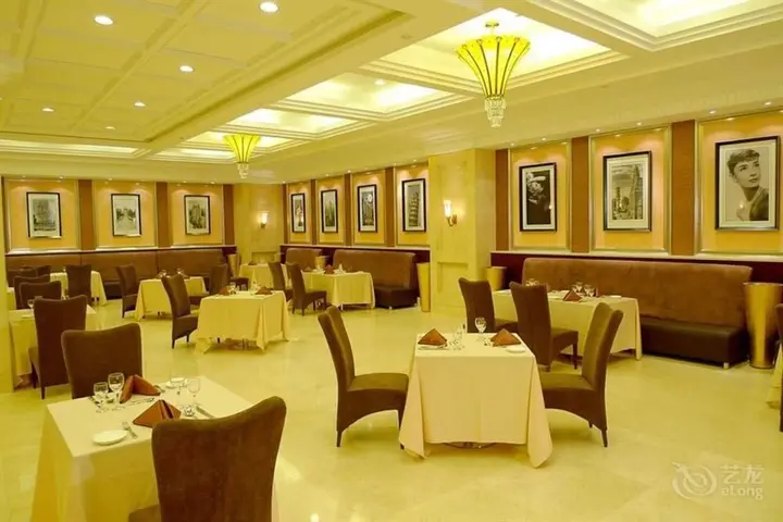 Инкоу: Lihua International Hotel