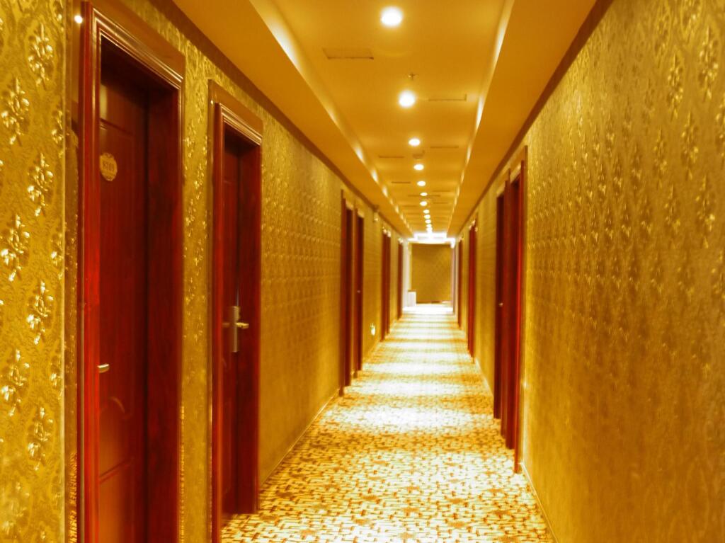 Куньмин: Kunming July Hotel