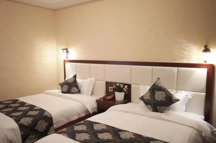 Куньмин: Kunming July Hotel