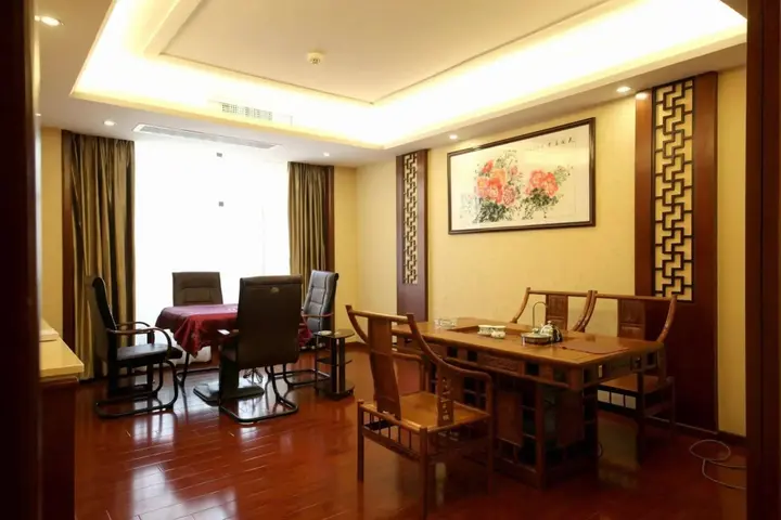 Чжаоцин: Xinlongcheng Hotel