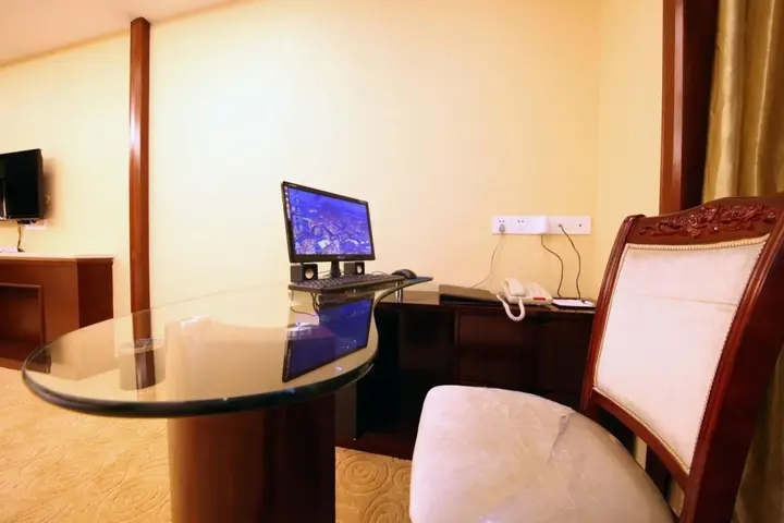Чжаоцин: Xinlongcheng Hotel