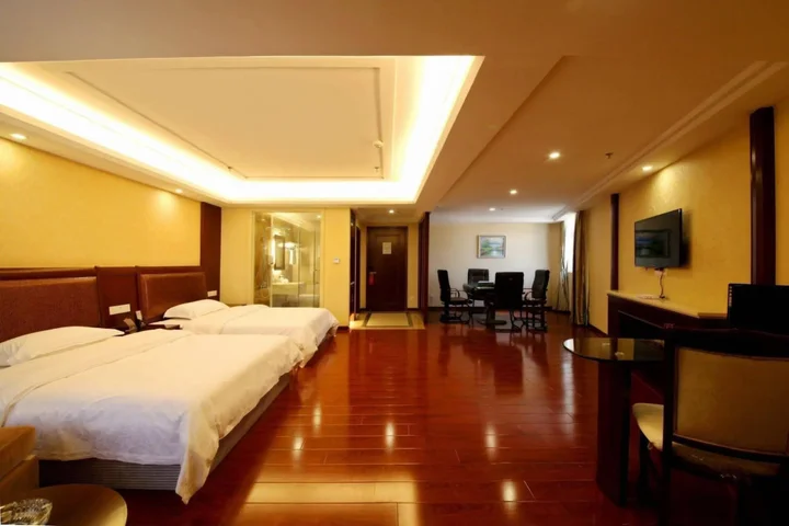 Чжаоцин: Xinlongcheng Hotel