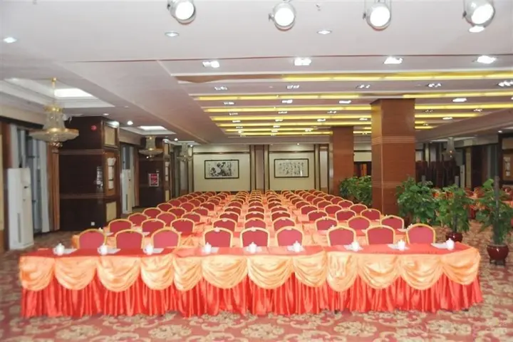Шаогуань: Happiness Hotel
