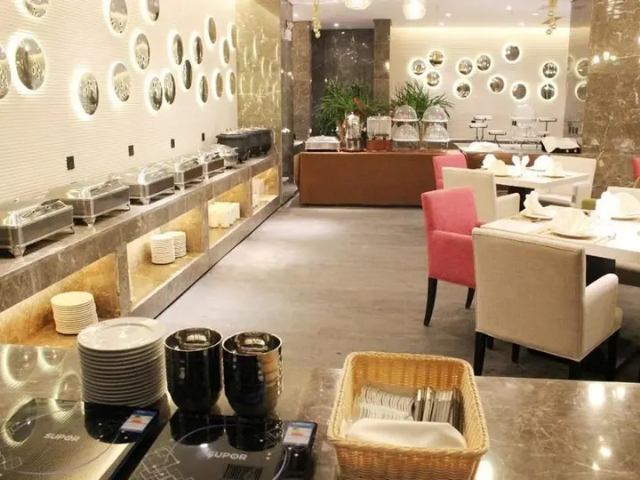 Чжэнчжоу: Maritime Hotel (Zhengzhou Century Amusement Park Zhongyuan Tower)