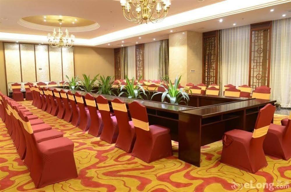 Цзеян: Golden International Holiday Hotel