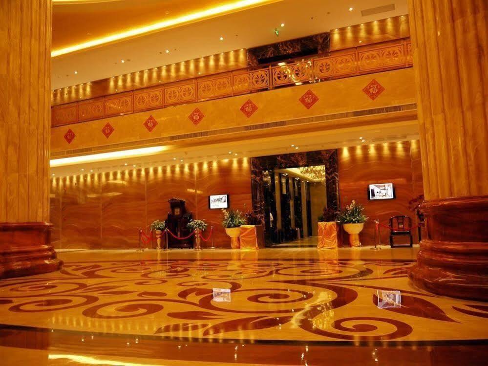 Golden International Holiday Hotel — фото 2