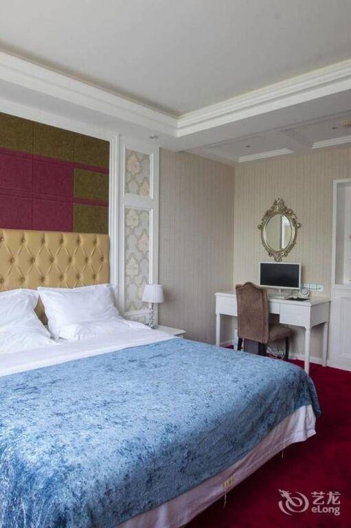 Ухань: Roman Holiday Hotel (Wuhan Xibei Lake)