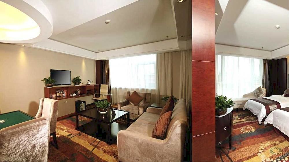 Пуян: Puyang Yuehua International Hotel
