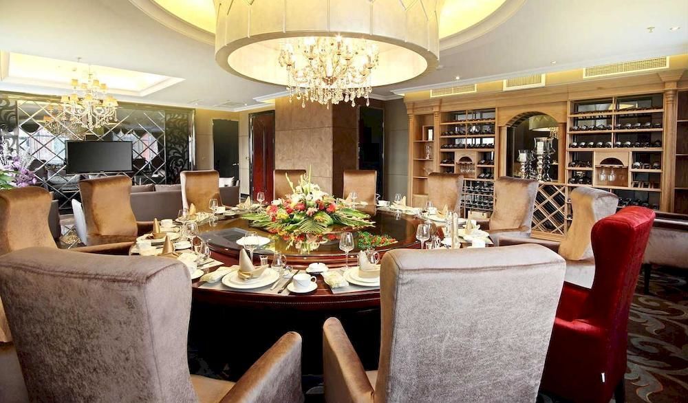 Пуян: Puyang Yuehua International Hotel