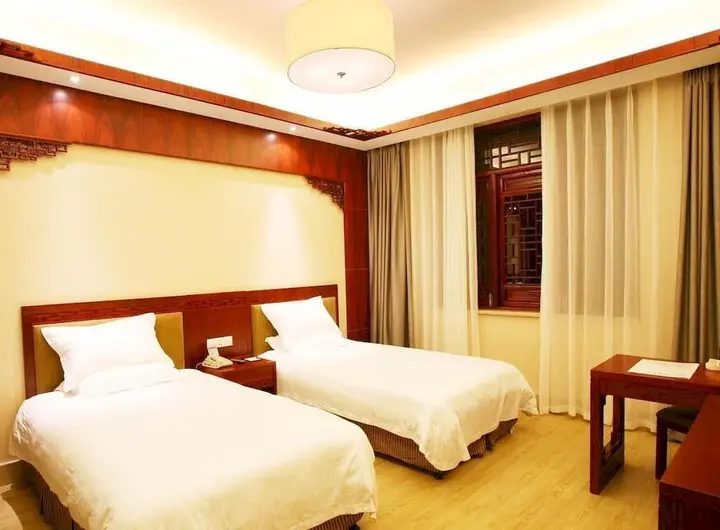 Хуаншань: By The Peach Blossom Pool Holiday Hotel