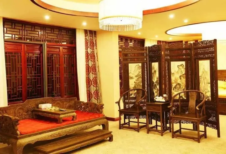 Хуаншань: By The Peach Blossom Pool Holiday Hotel