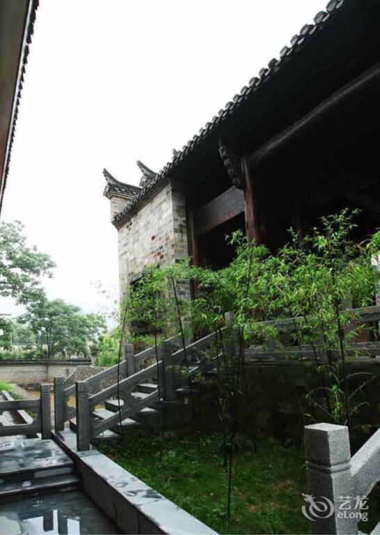 Хуаншань: By The Peach Blossom Pool Holiday Hotel