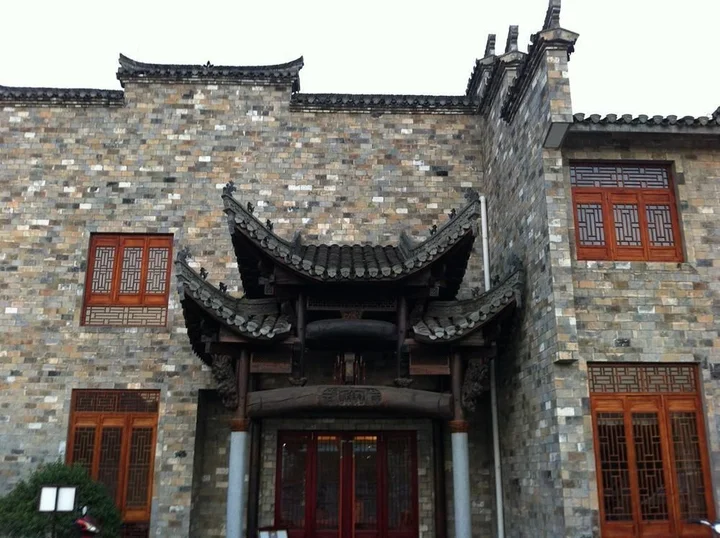 Хуаншань: By The Peach Blossom Pool Holiday Hotel