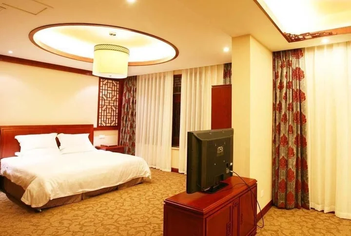 Хуаншань: By The Peach Blossom Pool Holiday Hotel