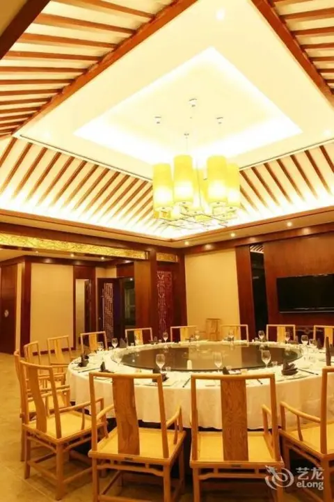 Хуаншань: By The Peach Blossom Pool Holiday Hotel