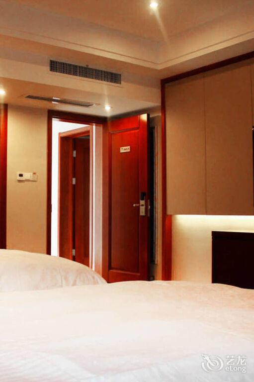Хуаншань: By The Peach Blossom Pool Holiday Hotel