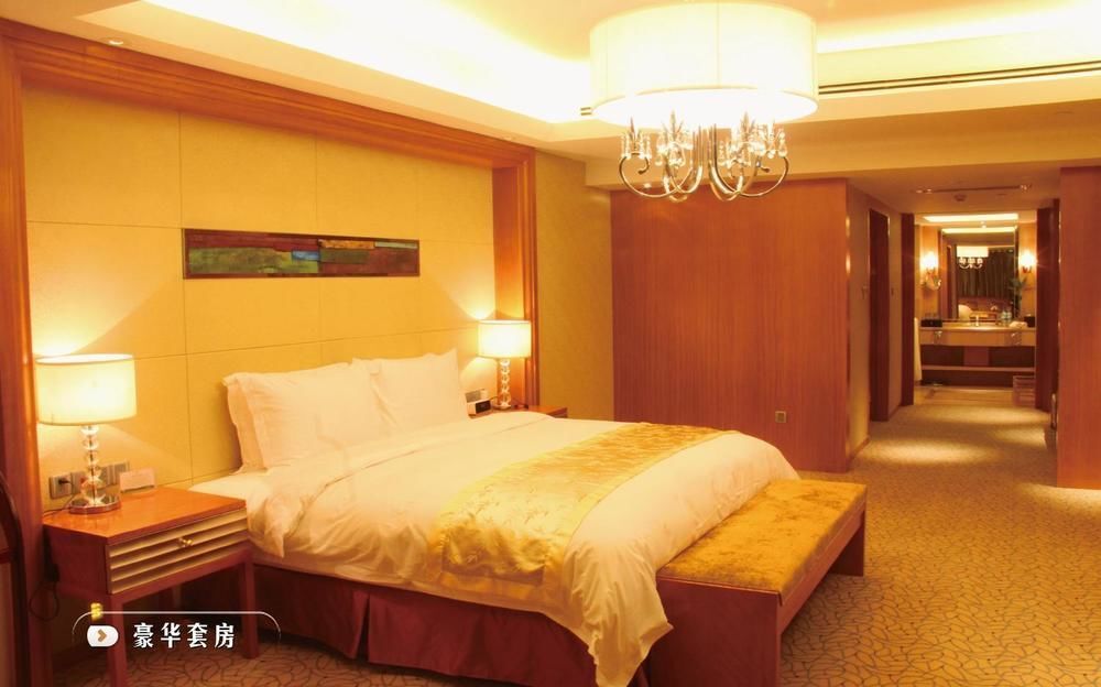 Цзинин: Sun Plaza International Hotel