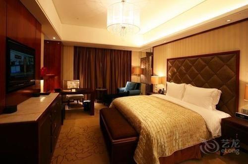 Цзинин: Sun Plaza International Hotel