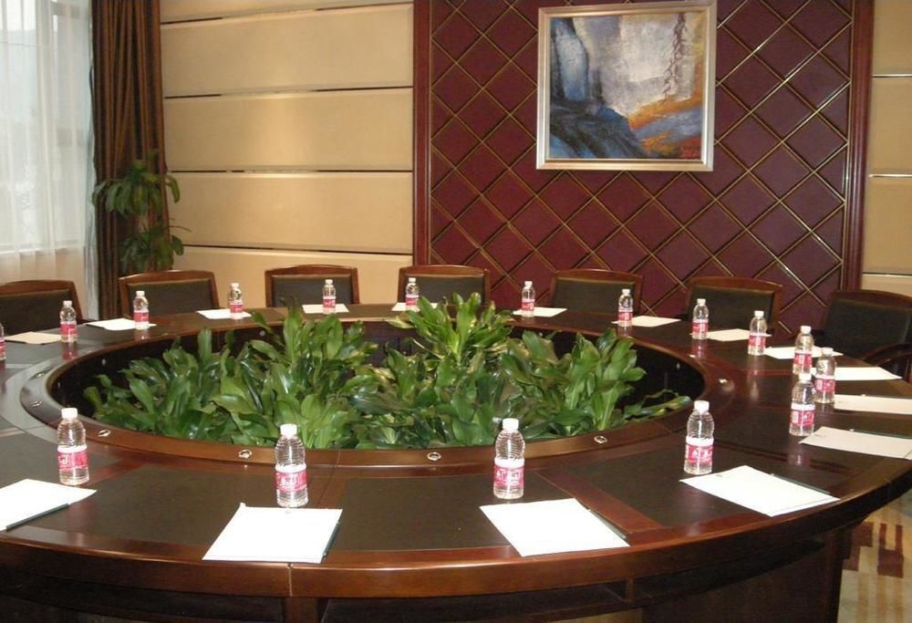 Джиангме: Guangdong Yinye Yanshan Hotel