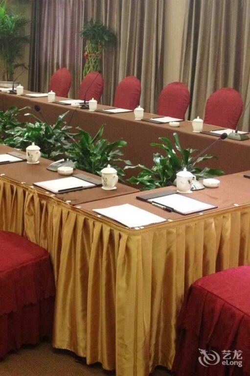 Иньчуань: Juli Liupanhong Hotel
