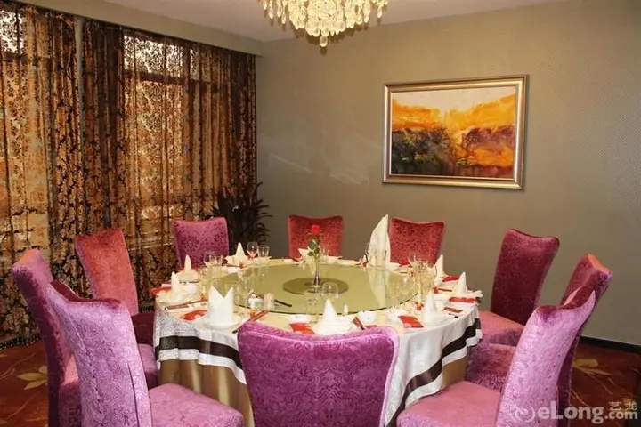 Иньчуань: Juli Liupanhong Hotel