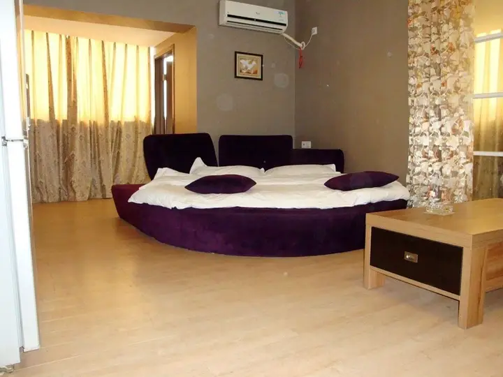 carousel image 4