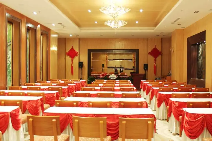 Циньхуандао: Qinhuangdao Peninsula Seasons Hotel And Apartment