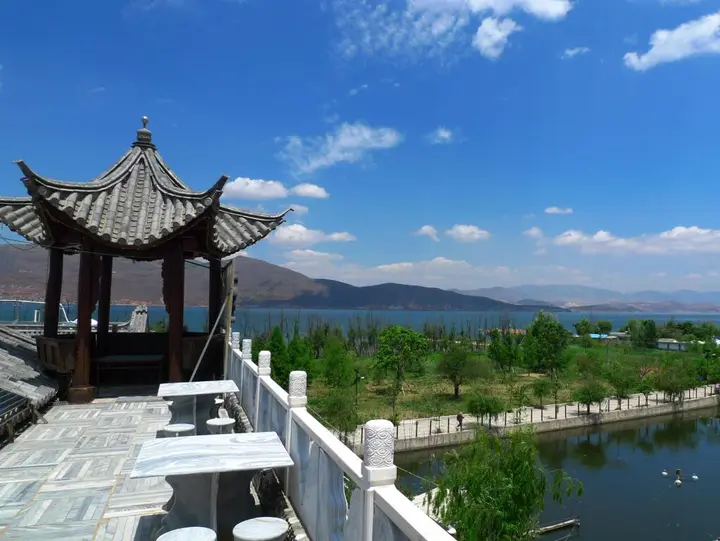 Дали: Dali Wanghaiting Inn