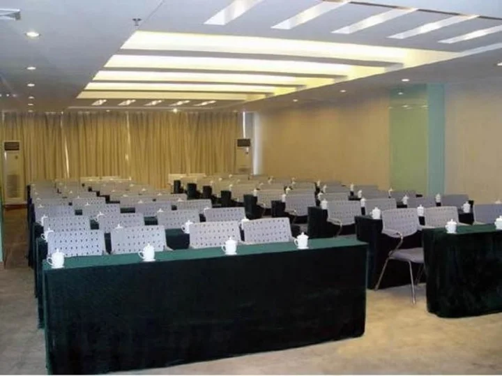 Баодин: Vienna Classic Hotel (Hengtong Fortune Center Store)