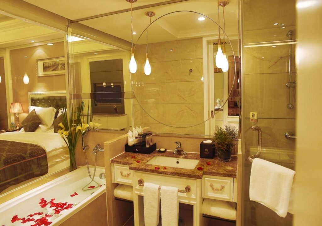 Наньнин: Golden Bauhinia International Hotel