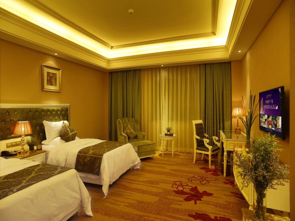 Наньнин: Golden Bauhinia International Hotel