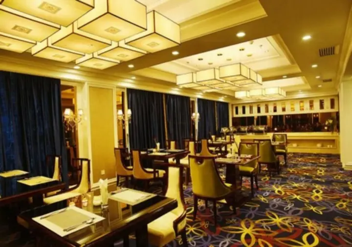 Наньнин: Golden Bauhinia International Hotel