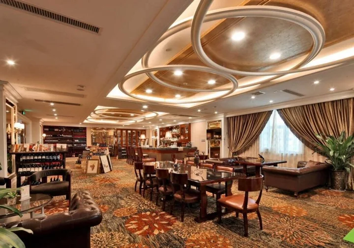 Наньнин: Golden Bauhinia International Hotel