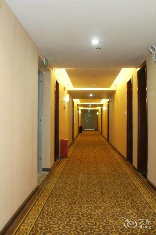 Куньмин: Hongye Business Hotel (Kunming Railway Station Joy City Center)