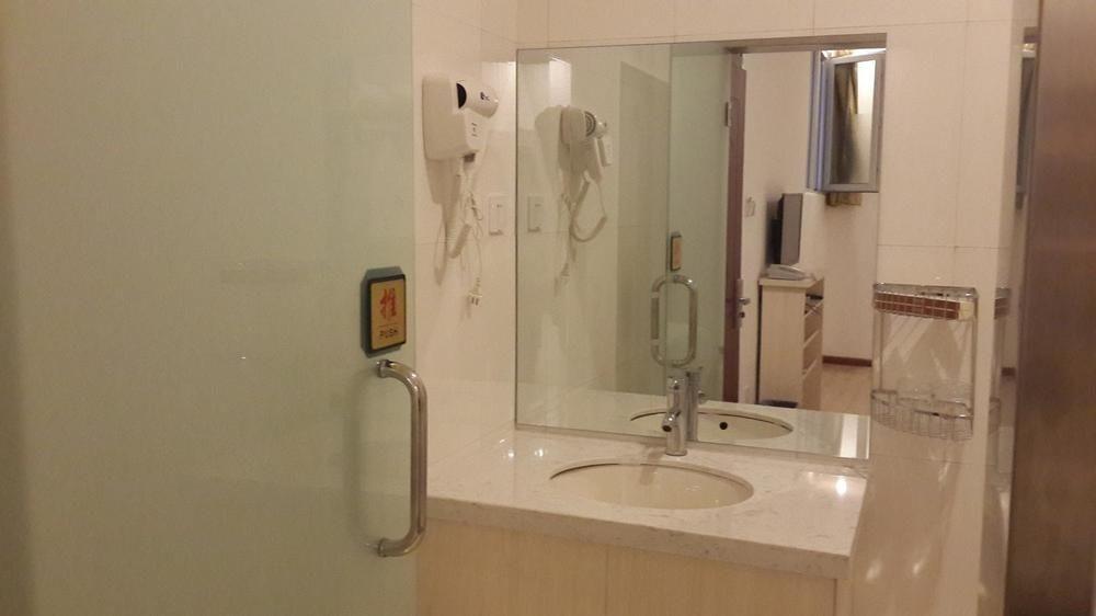Далянь: XinHai Hotel