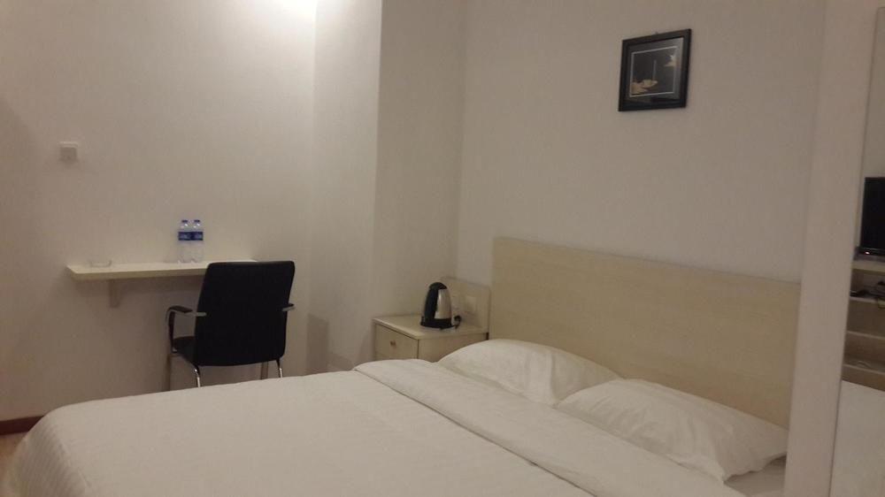 Далянь: XinHai Hotel