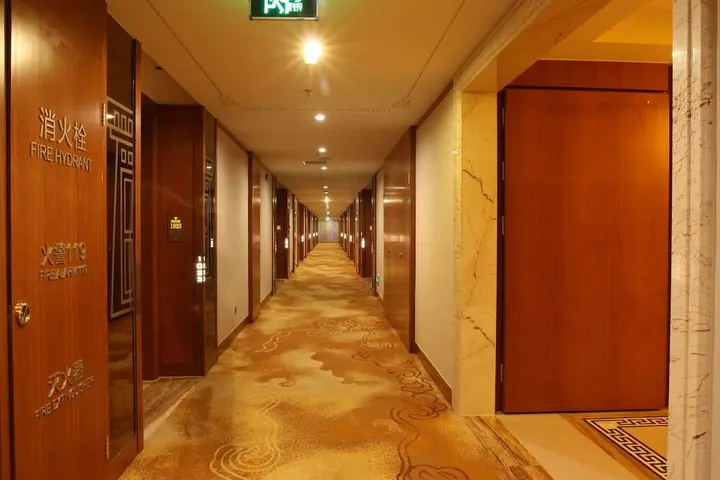 Синин: Sapphire Hotel