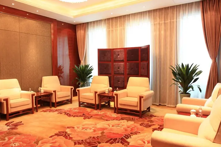 Синин: Sapphire Hotel