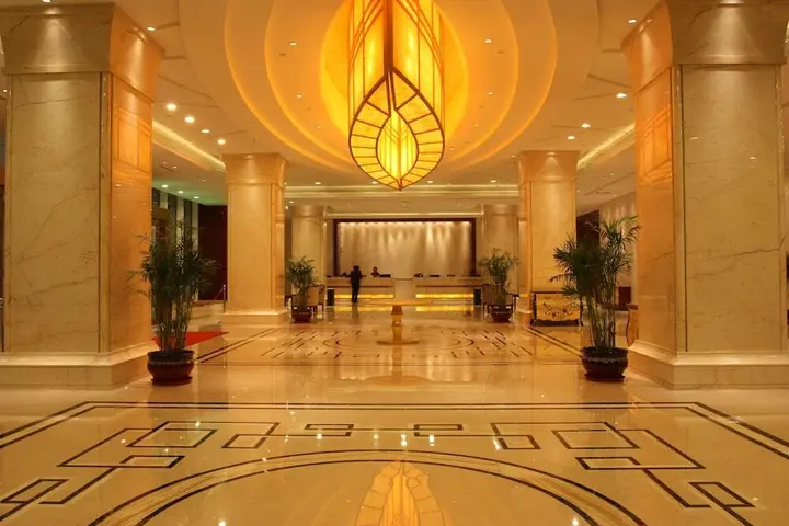 Синин: Sapphire Hotel