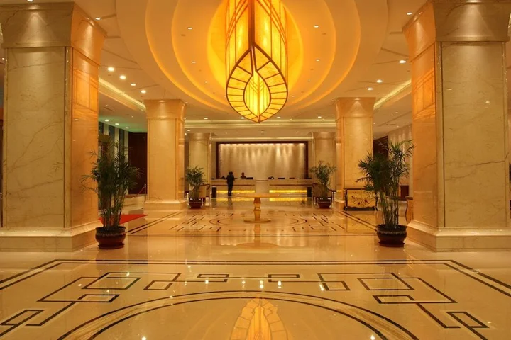 Синин: Sapphire Hotel