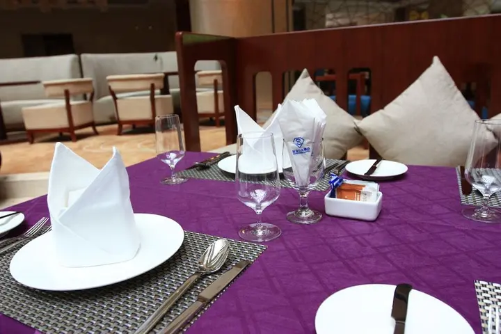 Синин: Sapphire Hotel